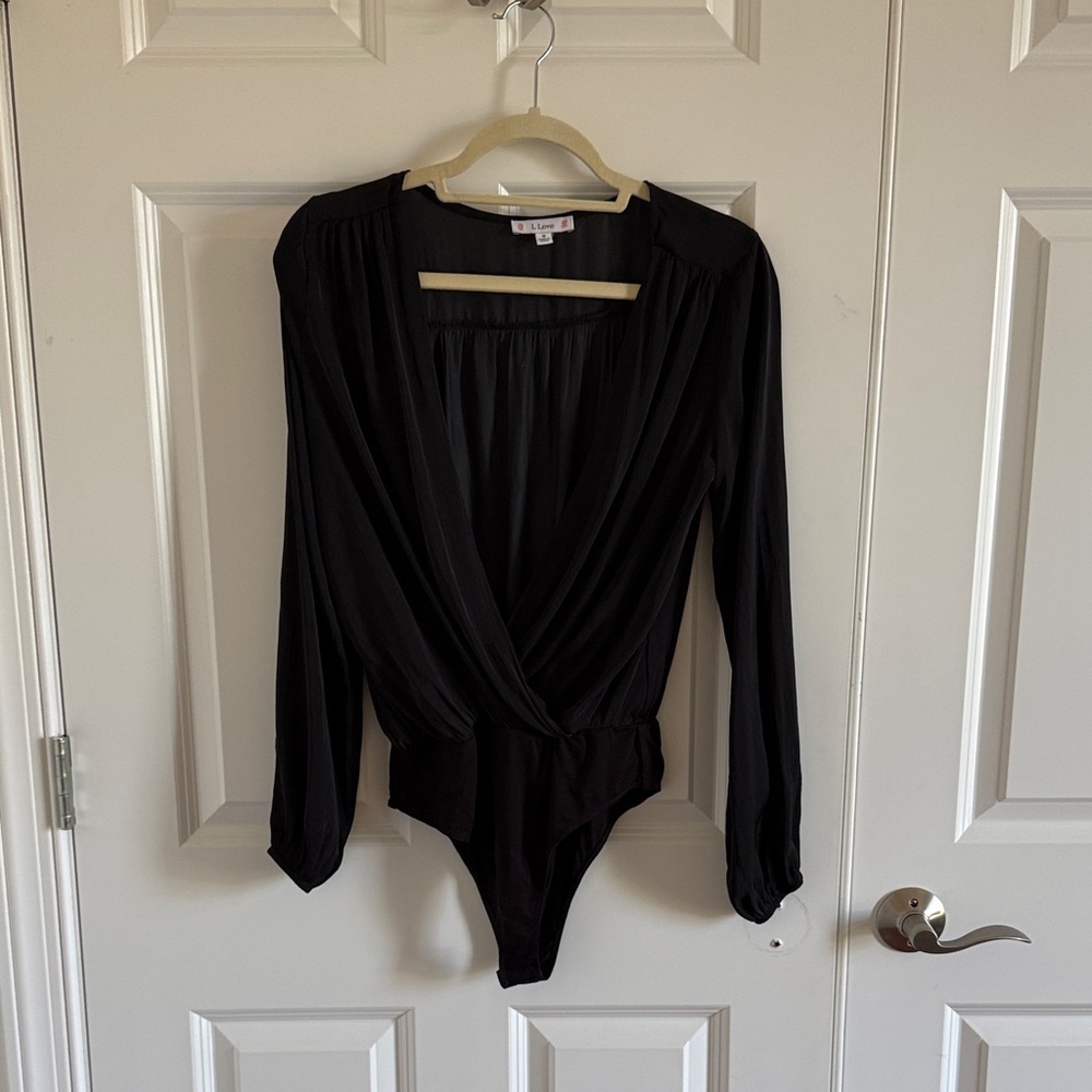 L Love Black Long Sleeve Surplus V-Neck Bodysuit Size Small